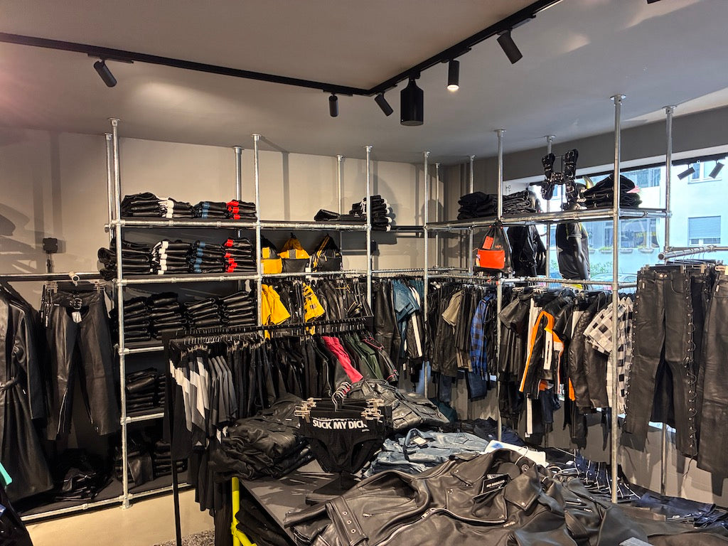 Clamp Design baut exklusives Shop-Interior für MR. Riegillio in Berlin